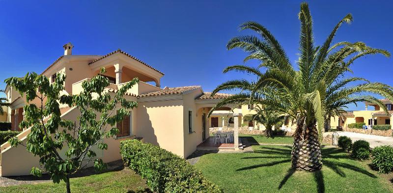 Residence Le Canne San Teodoro  Buitenkant foto