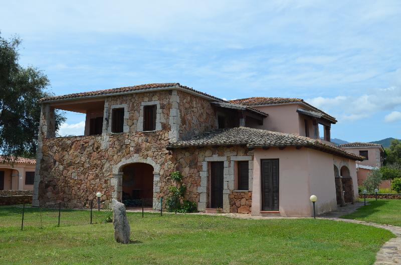 Residence Le Canne San Teodoro  Buitenkant foto